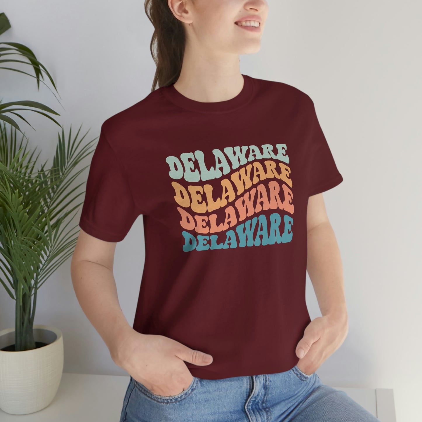 Delaware Wavy Letters Short Sleeve T-shirt