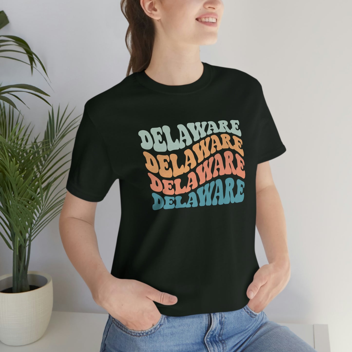 Delaware Wavy Letters Short Sleeve T-shirt